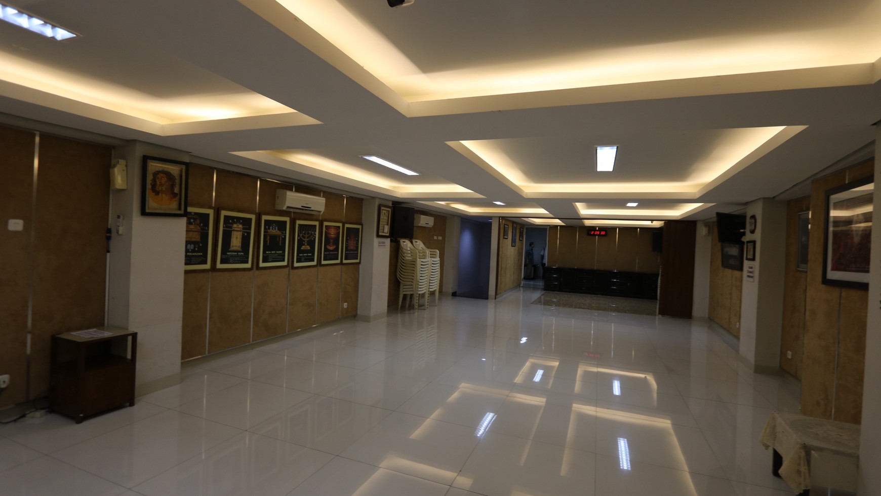 DIJUAL GEDUNG KANTOR EX-SHOWROOM DI LOKASI STRATEGIS  JATINEGARA, JAKARTA TIMUR