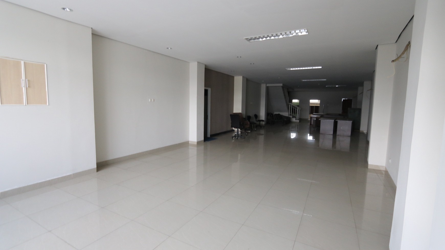 DIJUAL GEDUNG KANTOR EX-SHOWROOM DI LOKASI STRATEGIS  JATINEGARA, JAKARTA TIMUR