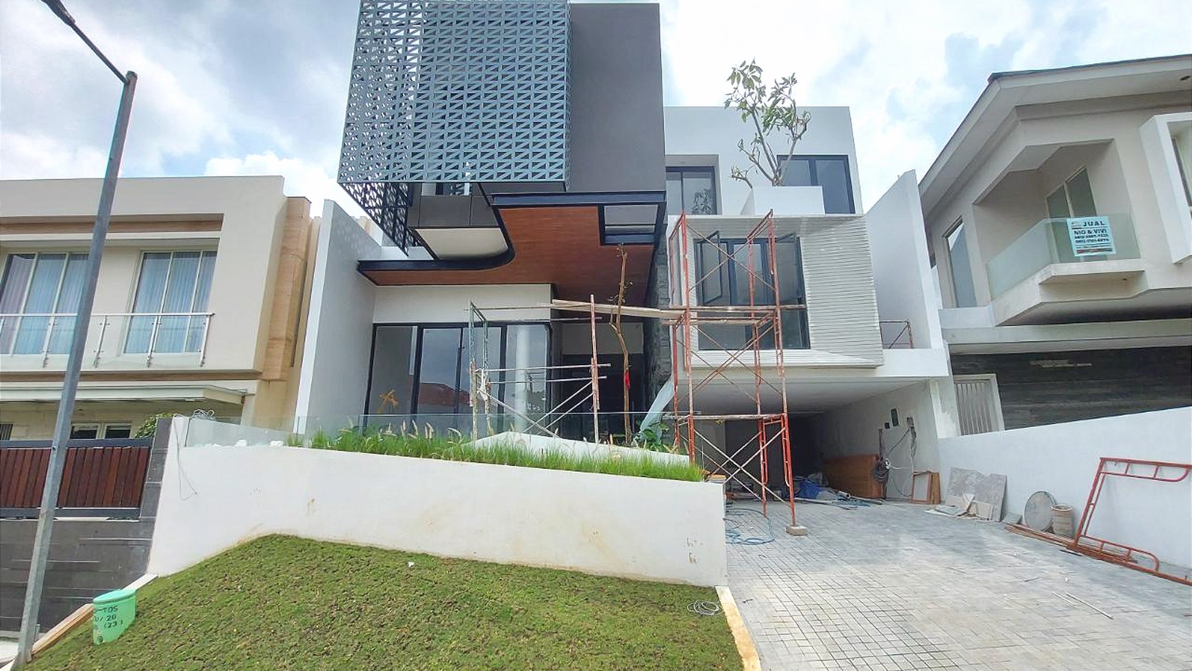 Rumah Waterfront Citraland Modern Design Baru 