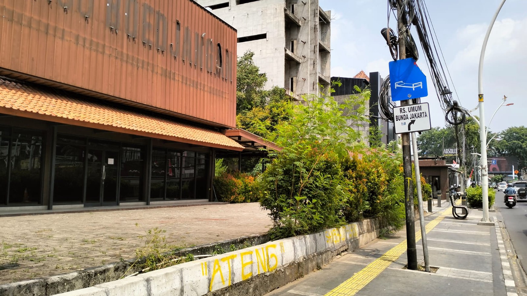 Bangunan Bekas Restoran diMenteng, Jakarta Pusat