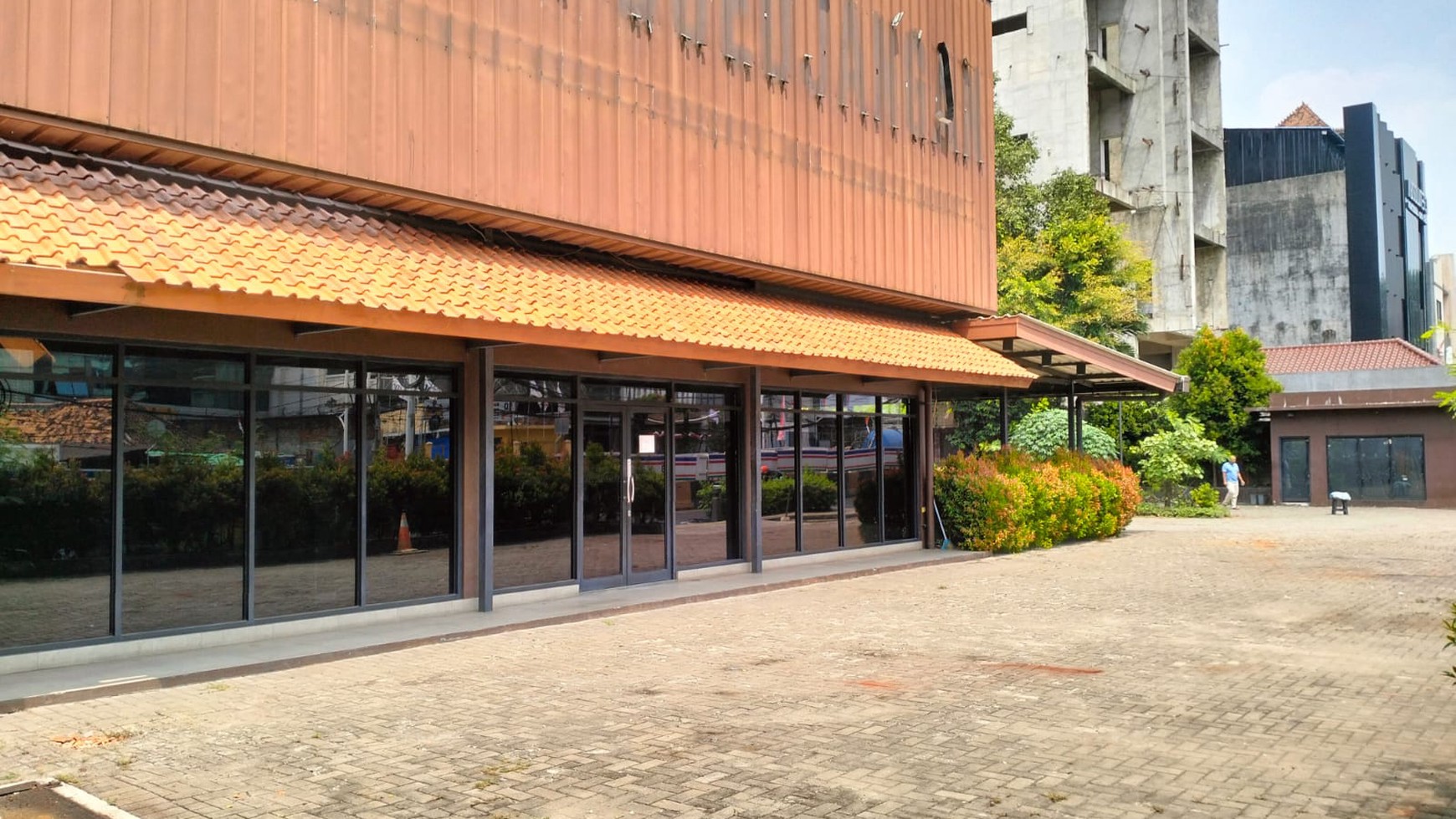 Bangunan Bekas Restoran diMenteng, Jakarta Pusat