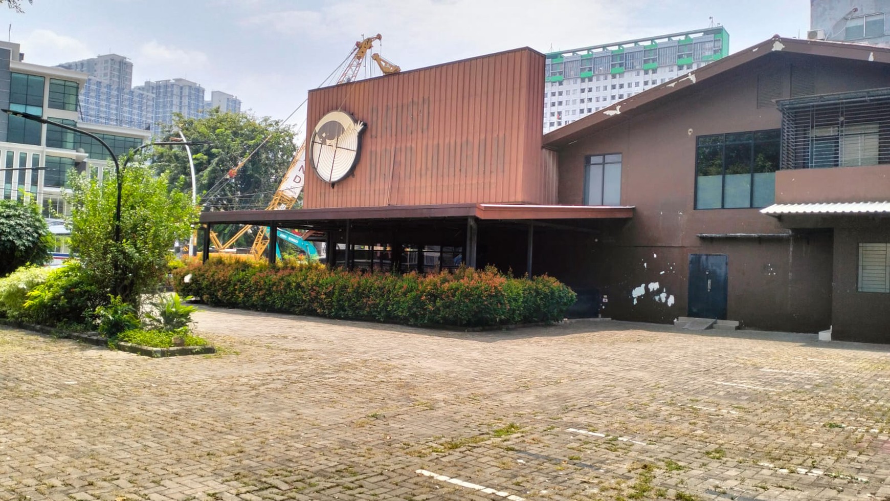 Bangunan Bekas Restoran diMenteng, Jakarta Pusat