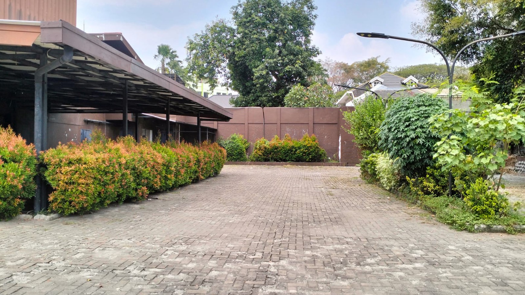 Bangunan Bekas Restoran diMenteng, Jakarta Pusat