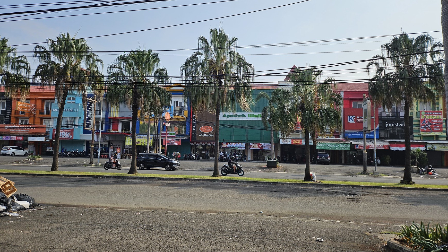 Ruko 3 lantai Lokasi di pusat kota Harapan Indah, Bekasi