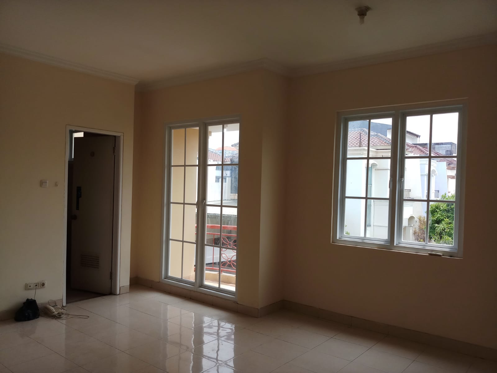 RUMAH DIJUAL JALAN PERMATA MEDITERANIA (CLUSTER AMETHYST) JAKARTA BARAT