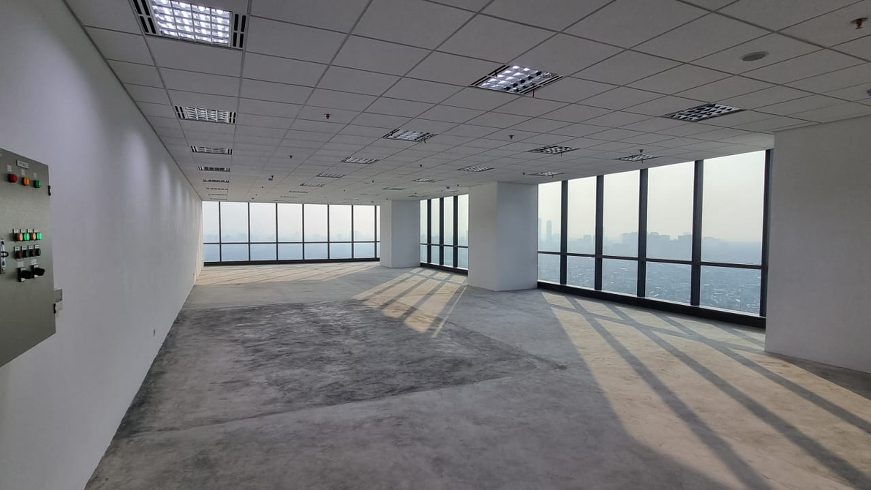 Office Holland Village, Cempaka Putih, Luas 240m2