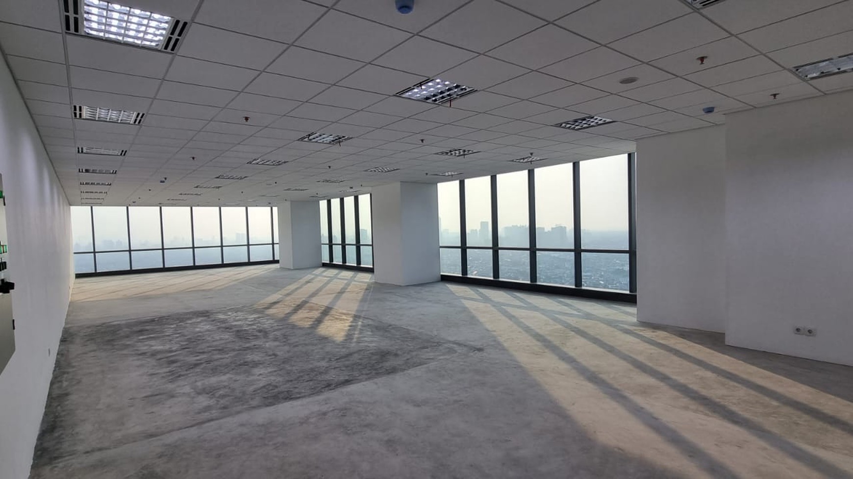 Office Holland Village, Cempaka Putih, Luas 240m2