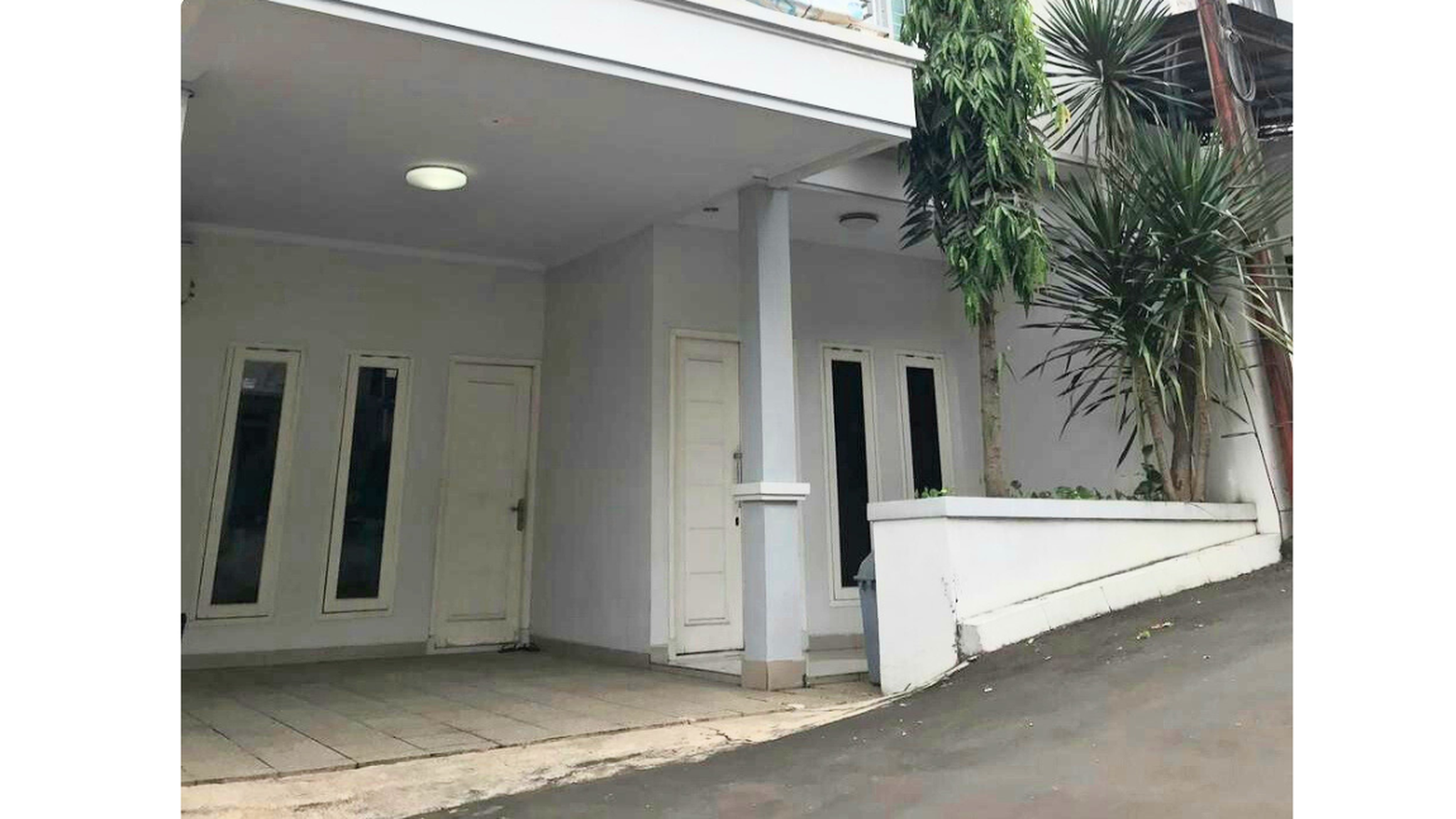 Rumah Mewah 2 lantai lokasi strategis di Jagakarsa, Jakarta Selatan