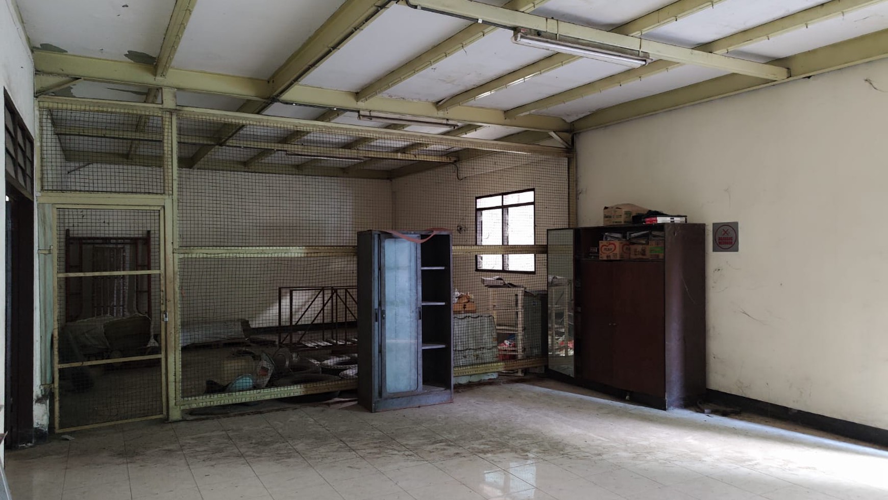 DIJUAL GUDANG DI DAERAH STRATEGIS TROPODO, WARU, JAWA TIMUR / WAREHOUSE FOR SALE 