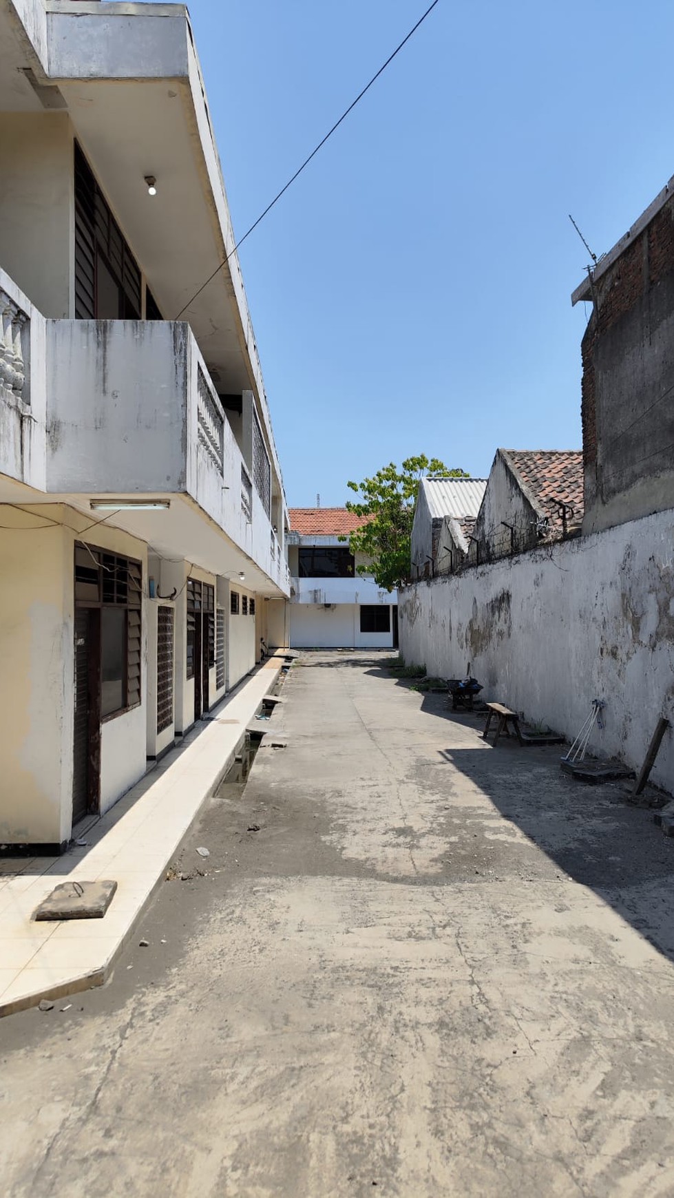 DIJUAL GUDANG DI DAERAH STRATEGIS TROPODO, WARU, JAWA TIMUR / WAREHOUSE FOR SALE 