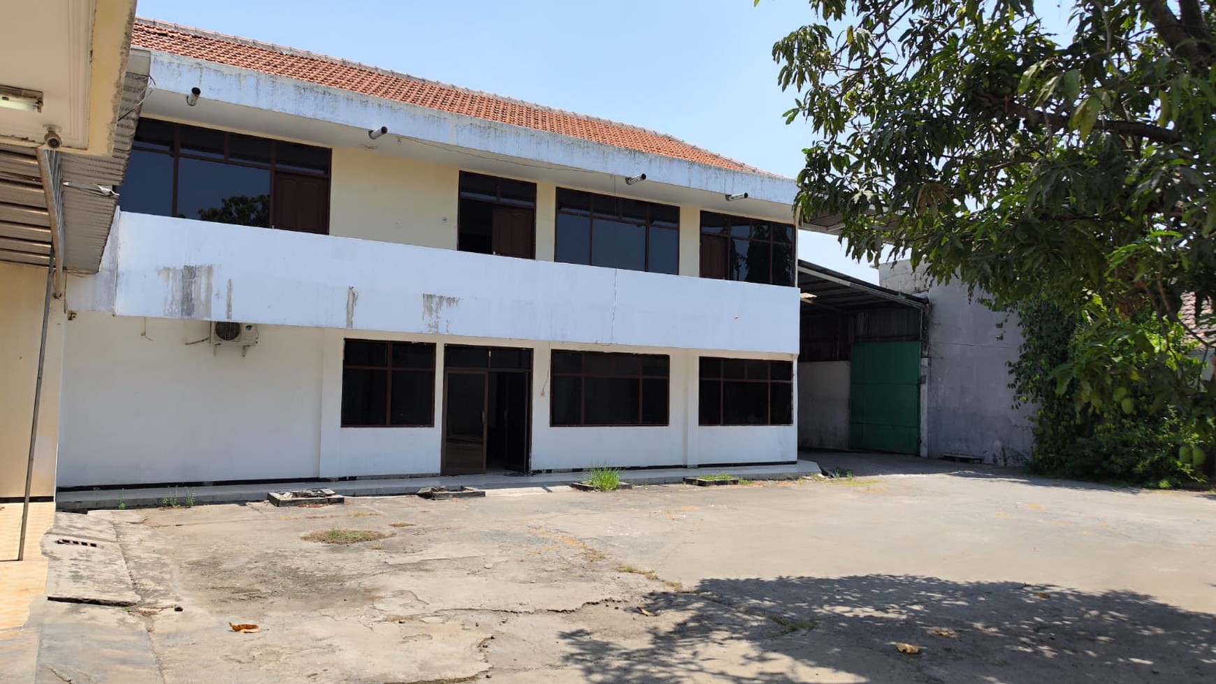 DIJUAL GUDANG DI DAERAH STRATEGIS TROPODO, WARU, JAWA TIMUR / WAREHOUSE FOR SALE 