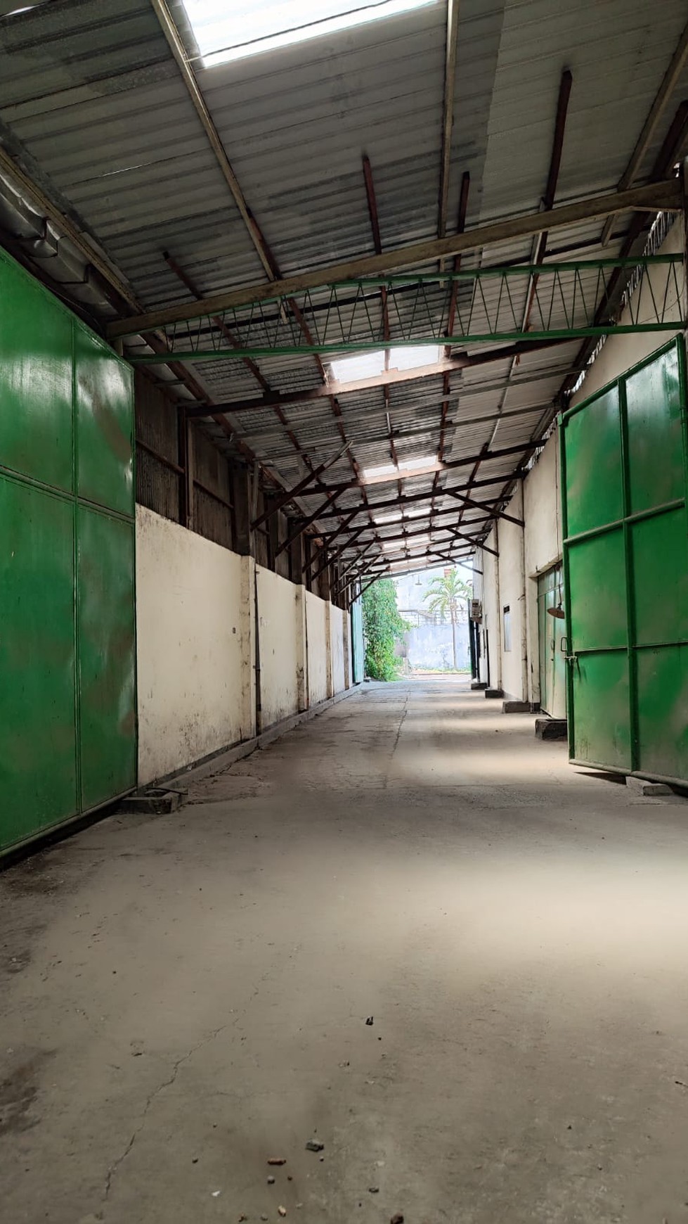 DIJUAL GUDANG DI DAERAH STRATEGIS TROPODO, WARU, JAWA TIMUR / WAREHOUSE FOR SALE 