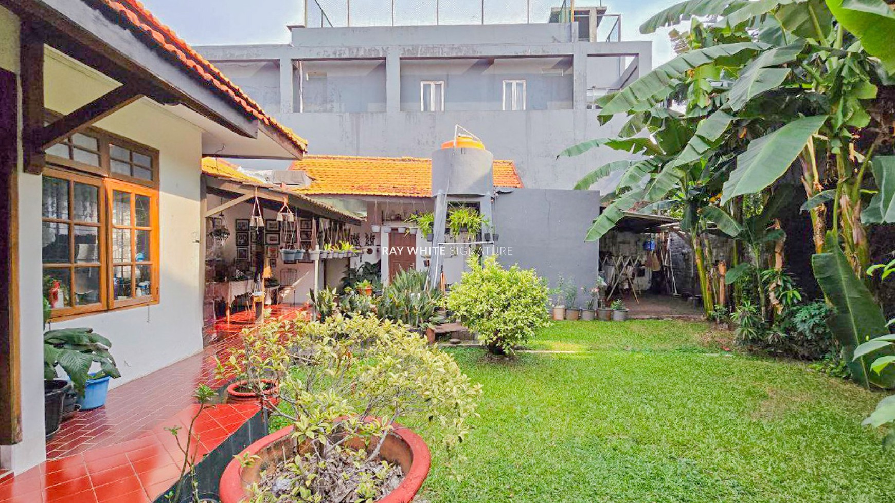 Dijual rumah nyaman dan asri di Kebon Jeruk, Jakarta Barat