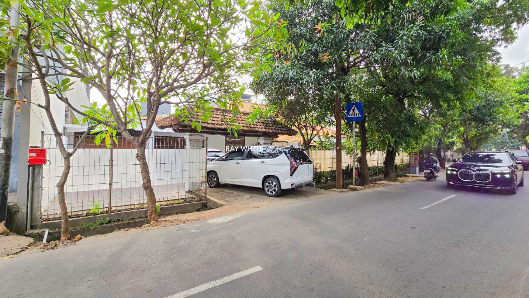 Dijual rumah nyaman dan asri di Kebon Jeruk, Jakarta Barat