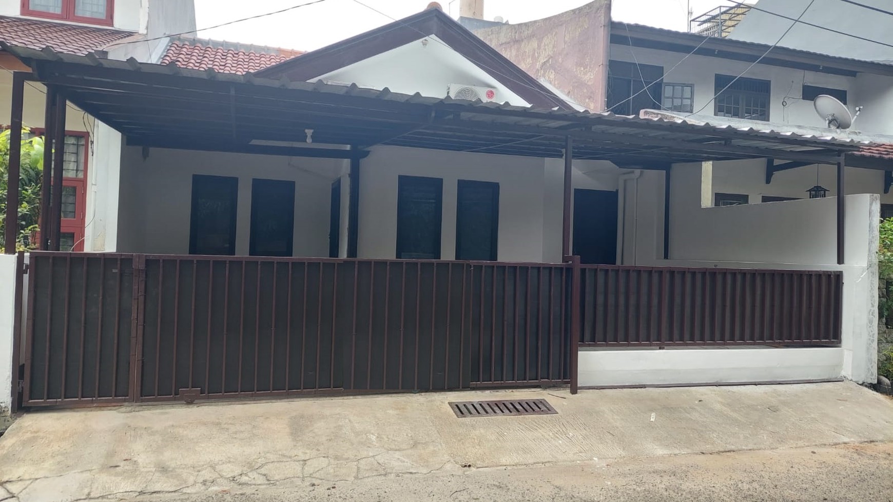 Rumah dilingkungan Tenang, Aman, Terawat, lokasi Strategis Di Bintaro Jaya Sektor 1 Jakarta Selatan