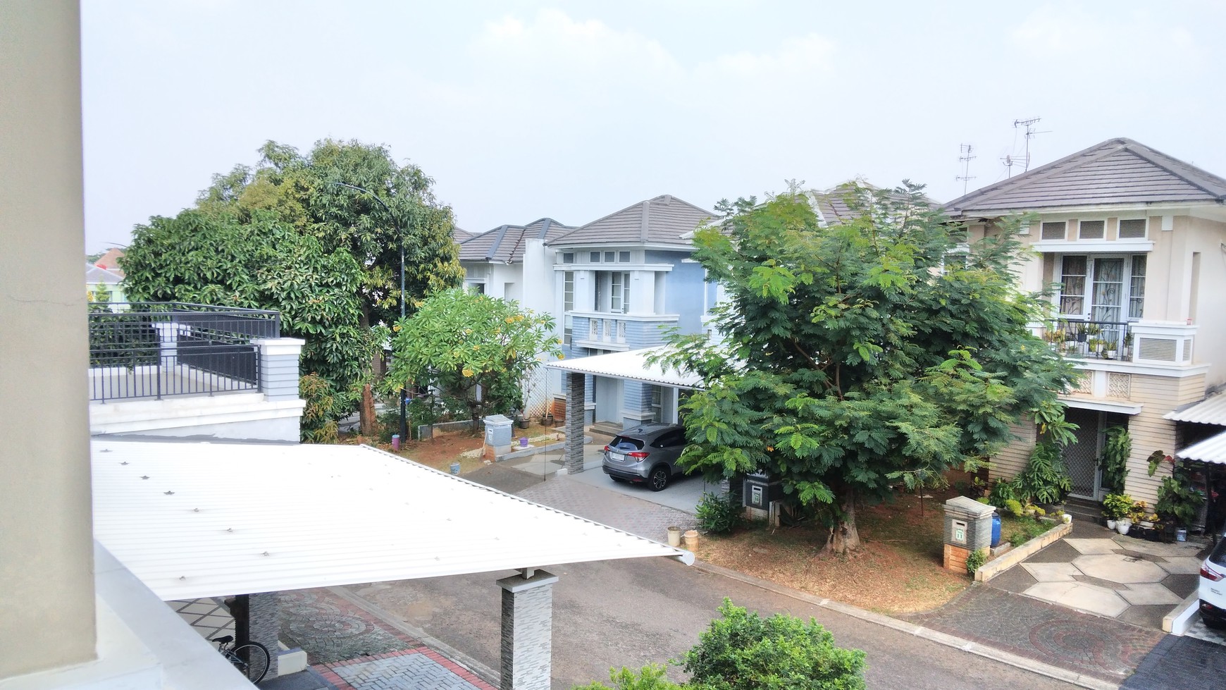 Rumah cantik  di Kota Wisata Cibubur dalam cluster harga nego