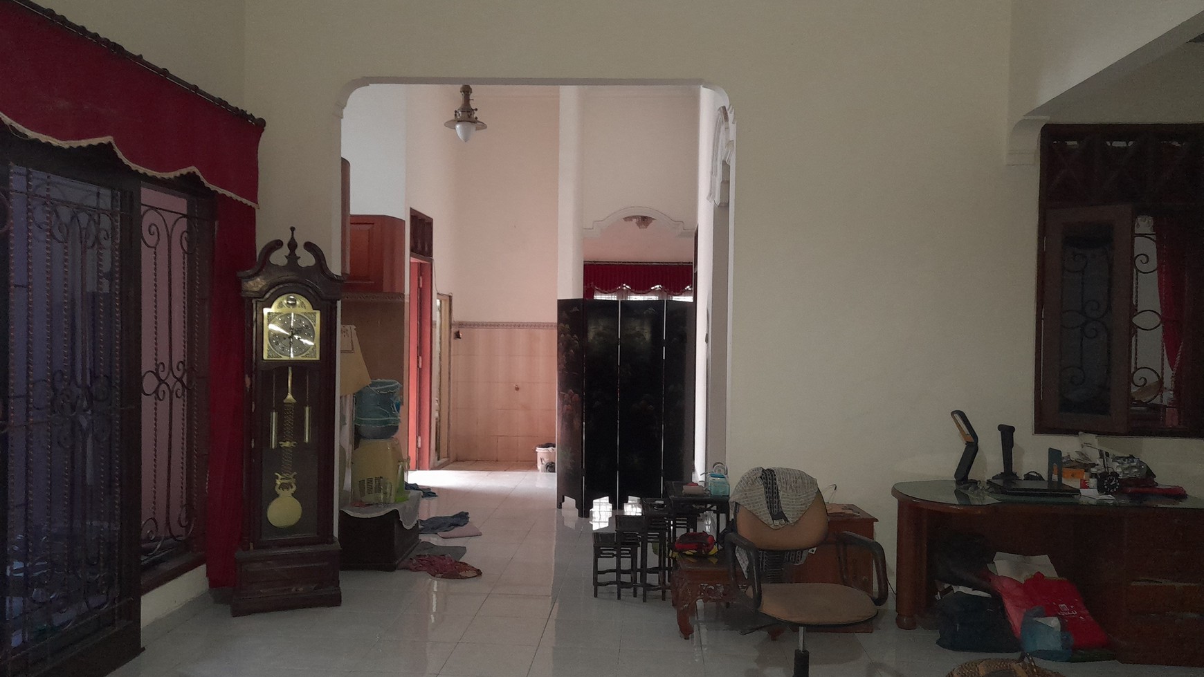 Rumah Mewah di Hayam Wuruk, Jombang - Garasi Luas, SHM