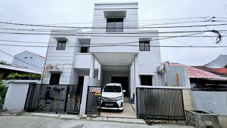 Rumah 2 lantai, bangunan baru siap huni di Harapan Indah, Bekasi