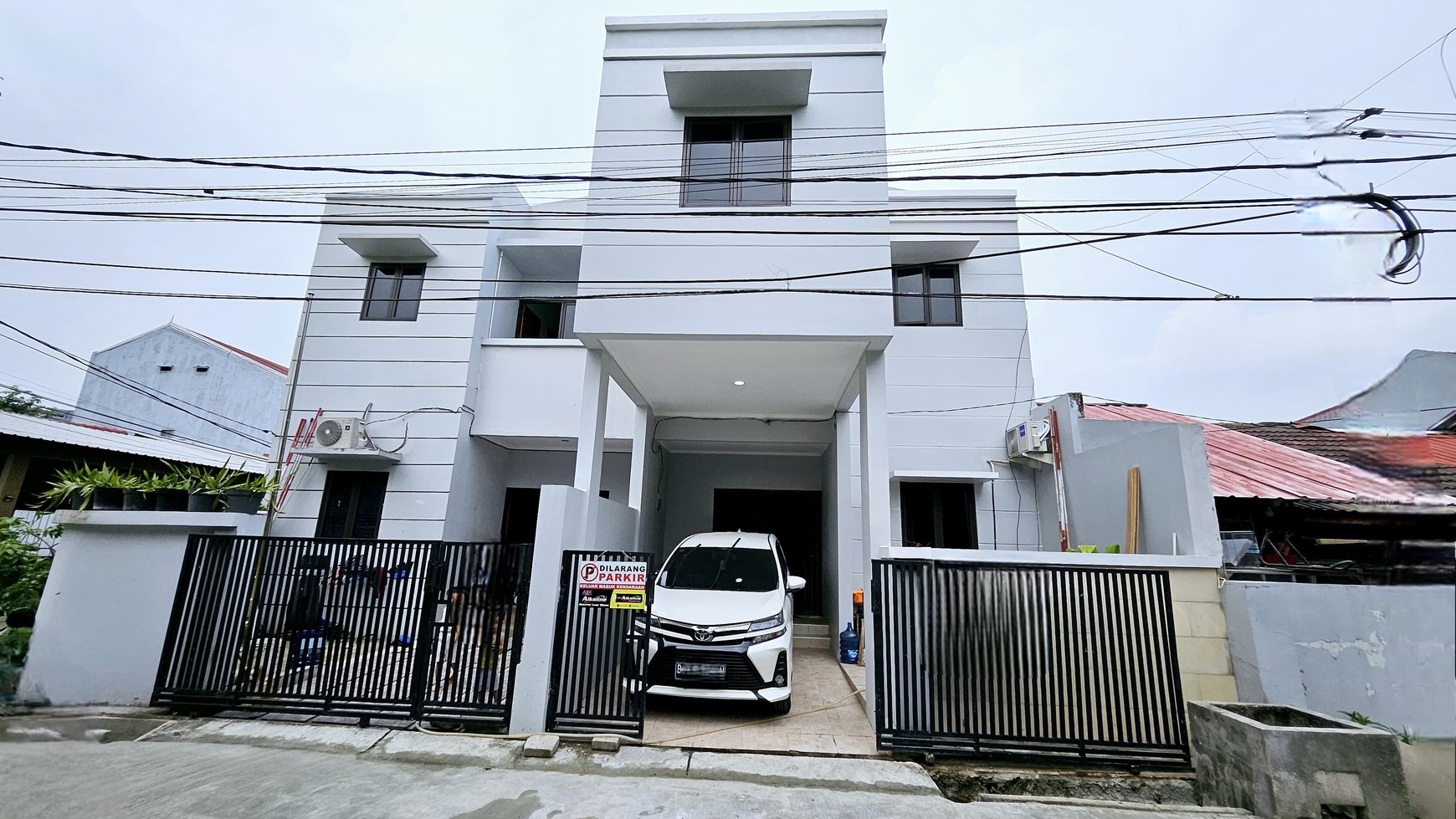 Rumah 2 lantai, bangunan baru siap huni di Harapan Indah, Bekasi