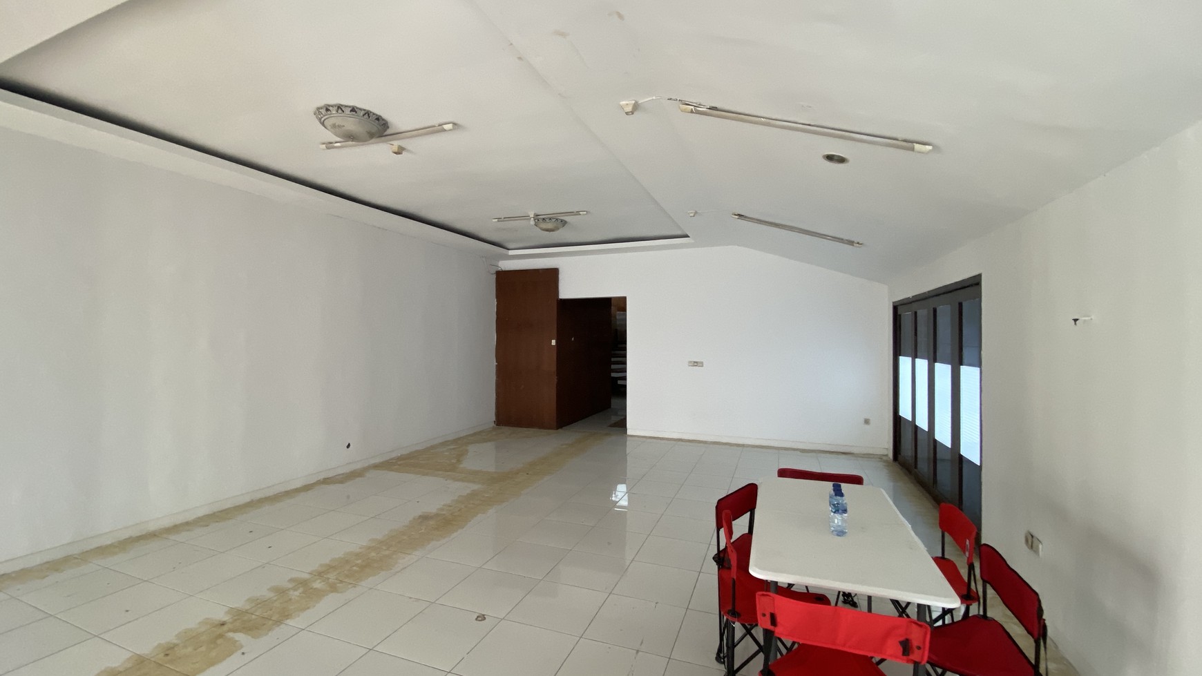 Rumah hitung tanah di kebayoran baru area, cocok untuk klinik atau salon