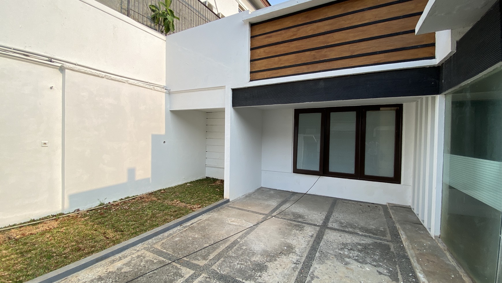 Rumah hitung tanah di kebayoran baru area, cocok untuk klinik atau salon