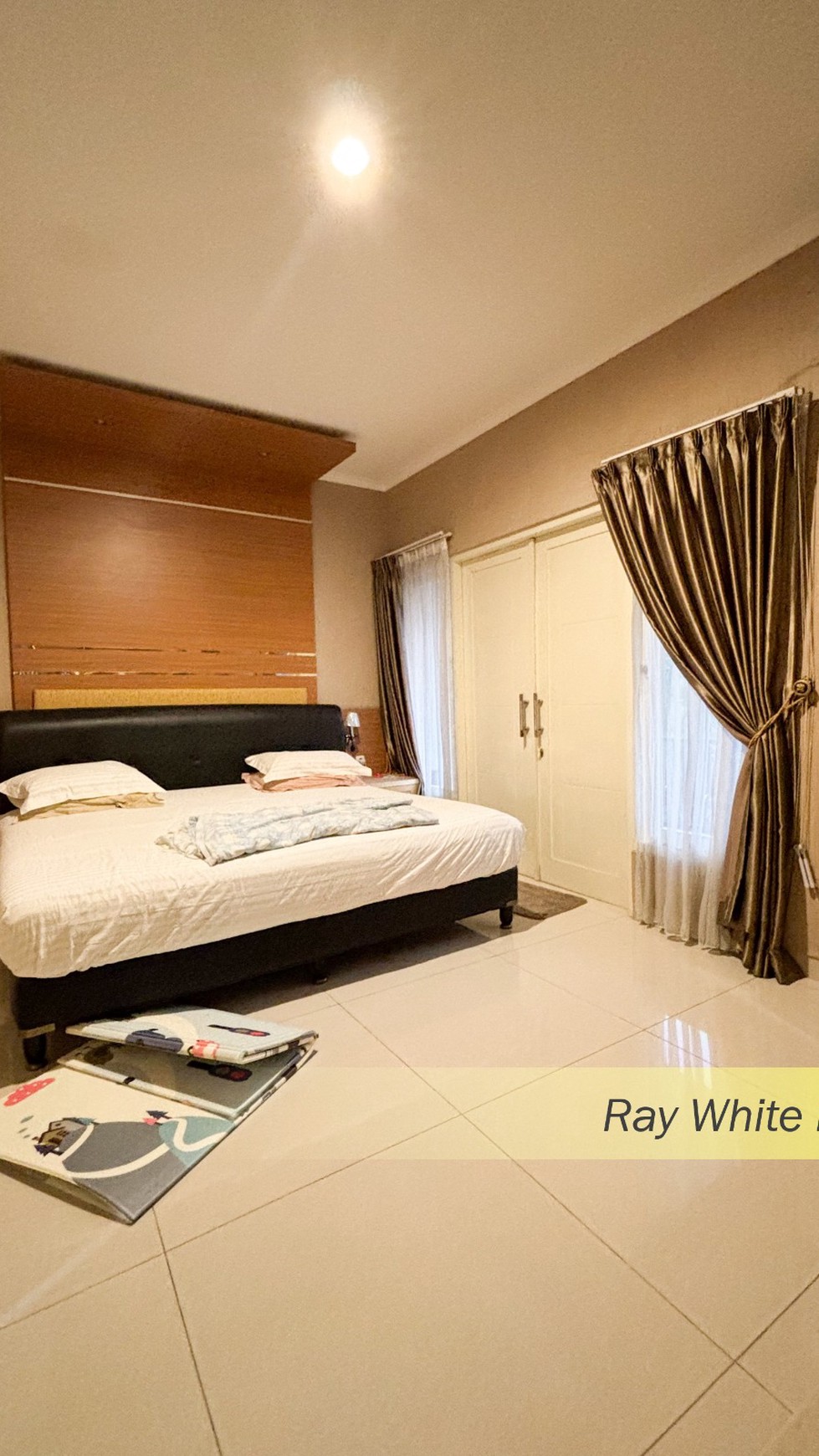 RUMAH MODERN MINIMALIS SIAP HUNI POSISI HOOK SEMI FURNISH  DI BSD CITY, TANGERANG SELATAN