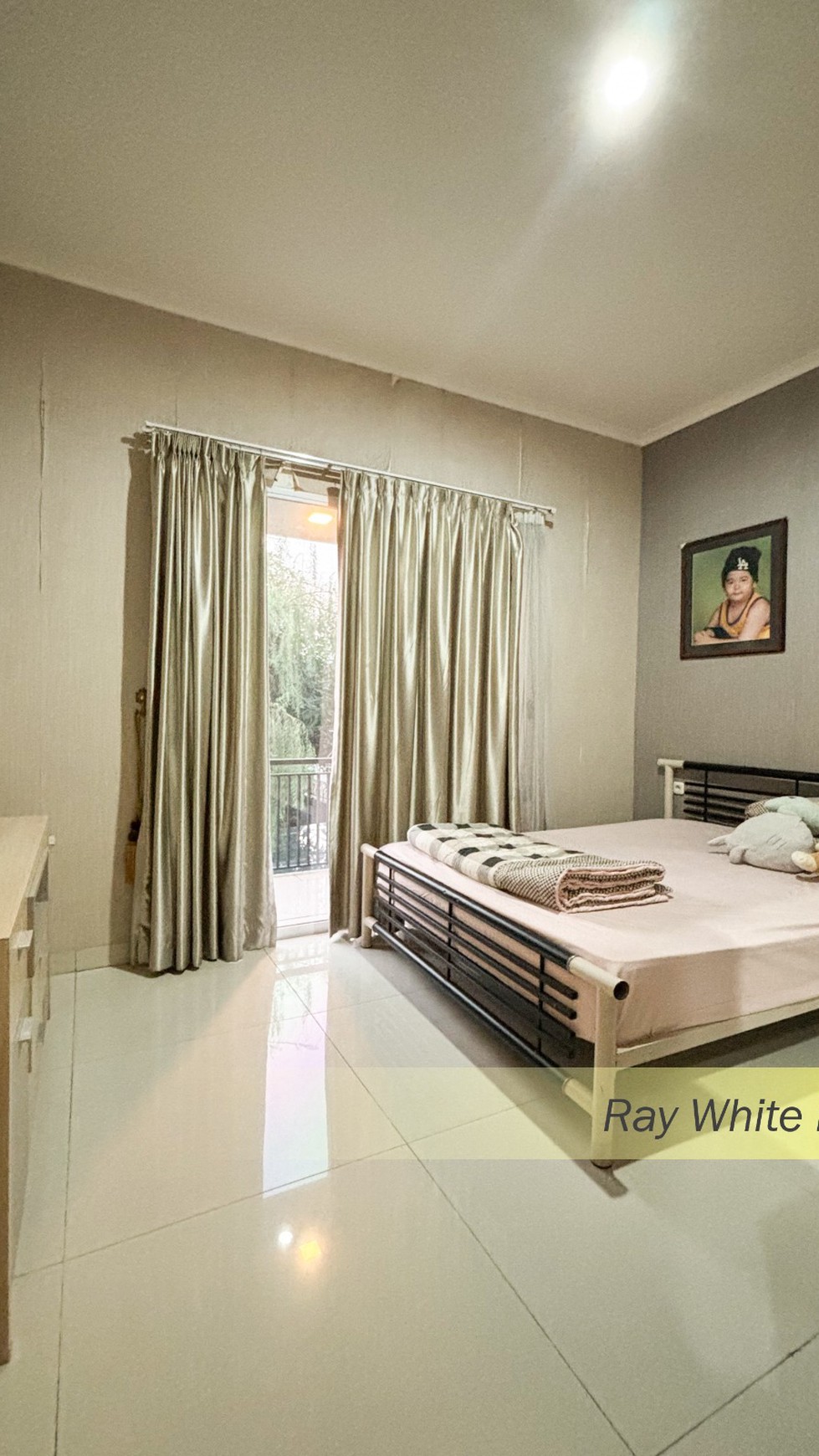 RUMAH MODERN MINIMALIS SIAP HUNI POSISI HOOK SEMI FURNISH  DI BSD CITY, TANGERANG SELATAN