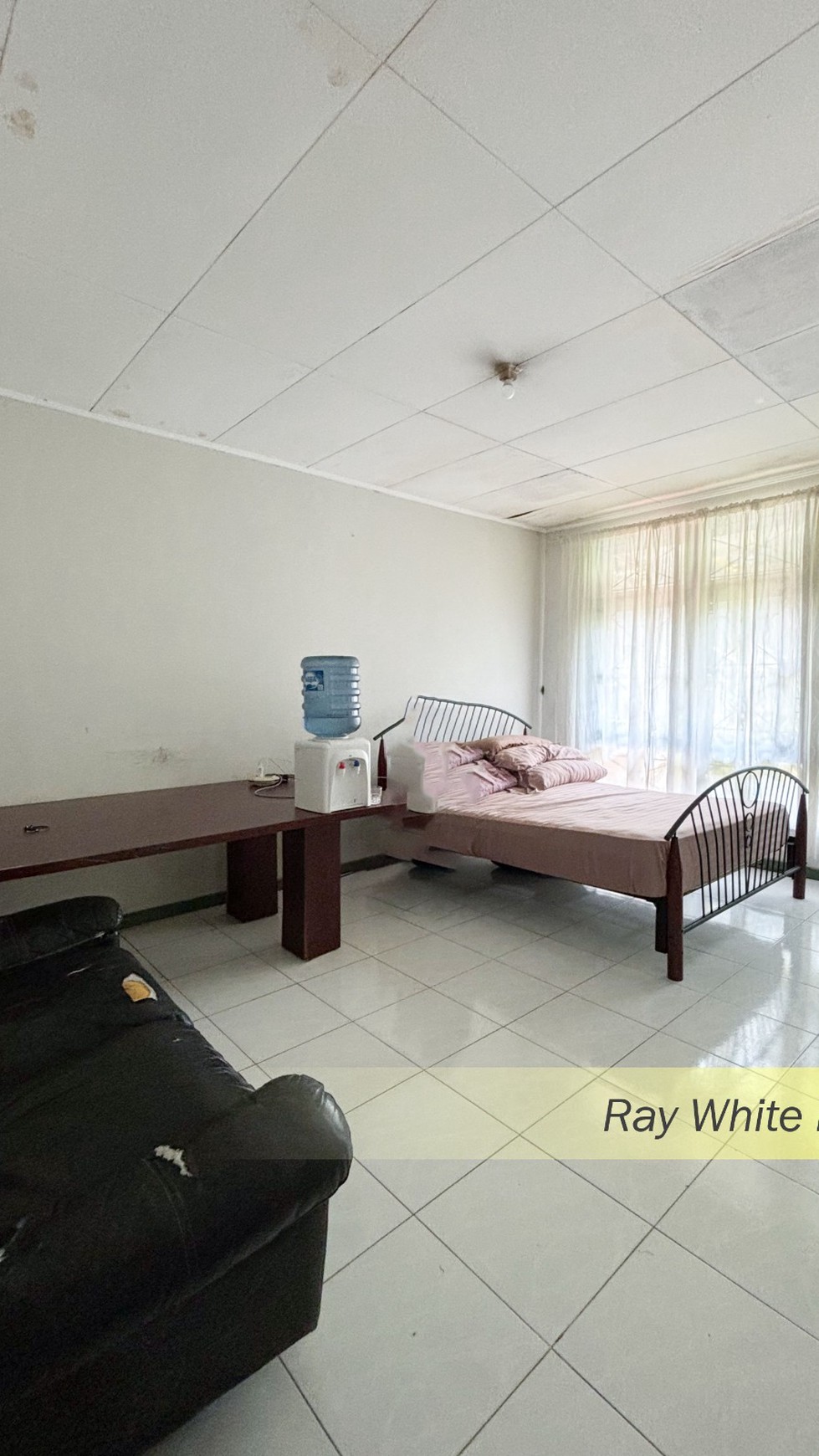 RUMAH SEMI FURNISH DALAM KOMPEK POSISI HOOK SENAYAN BINTARO JAYA, TANGERANG SELATAN