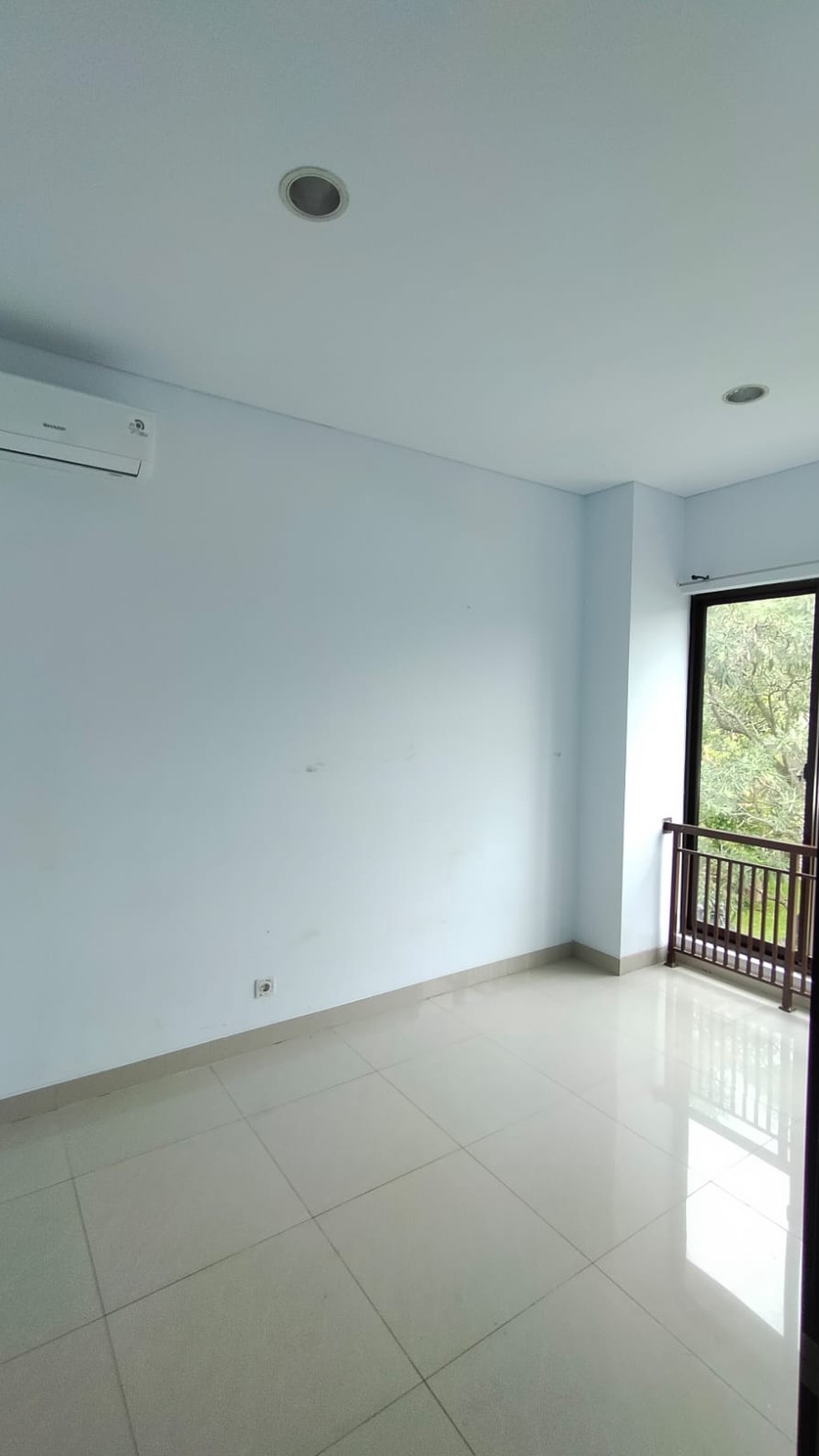 Dijual rumah hunian di Eminent BSD City