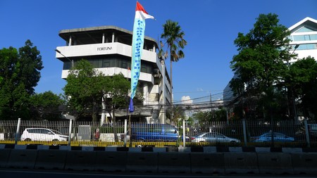 Gedung 4 lantai Jl Mampang Prapatan Raya