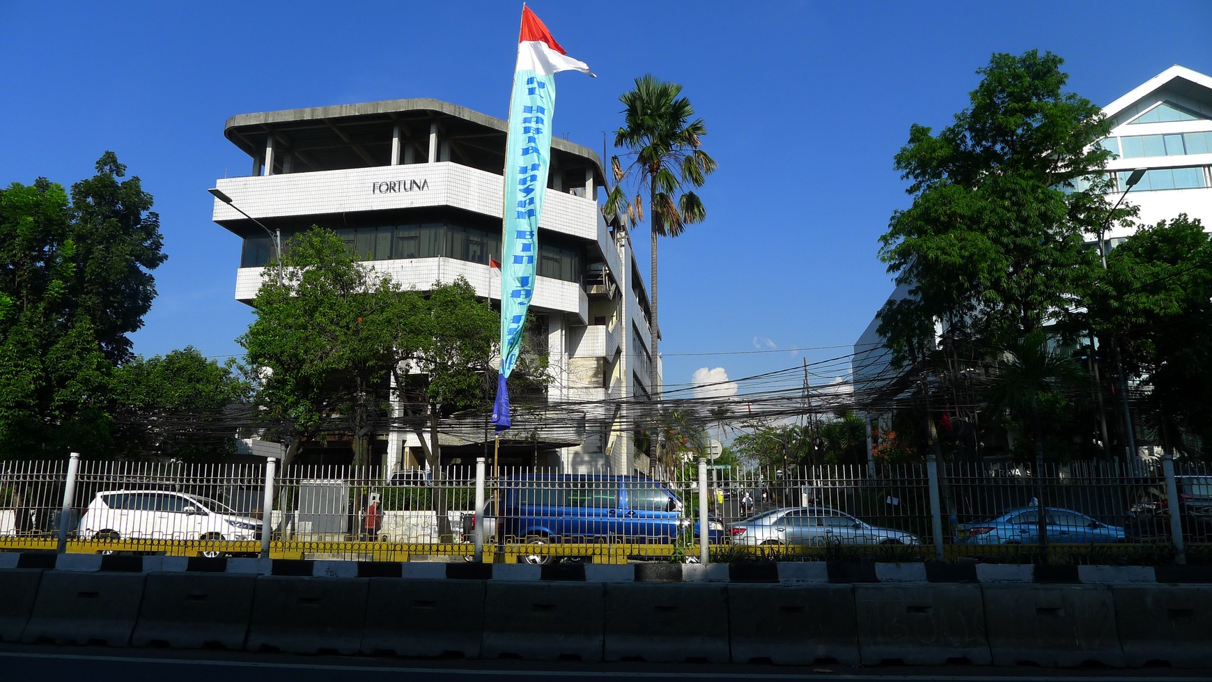 Gedung 4 lantai Jl Mampang Prapatan Raya