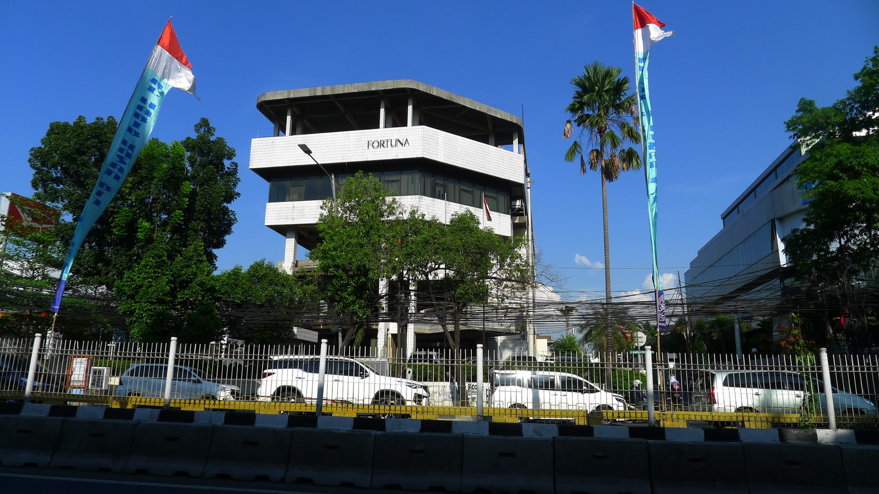 Gedung 4 lantai Jl Mampang Prapatan Raya