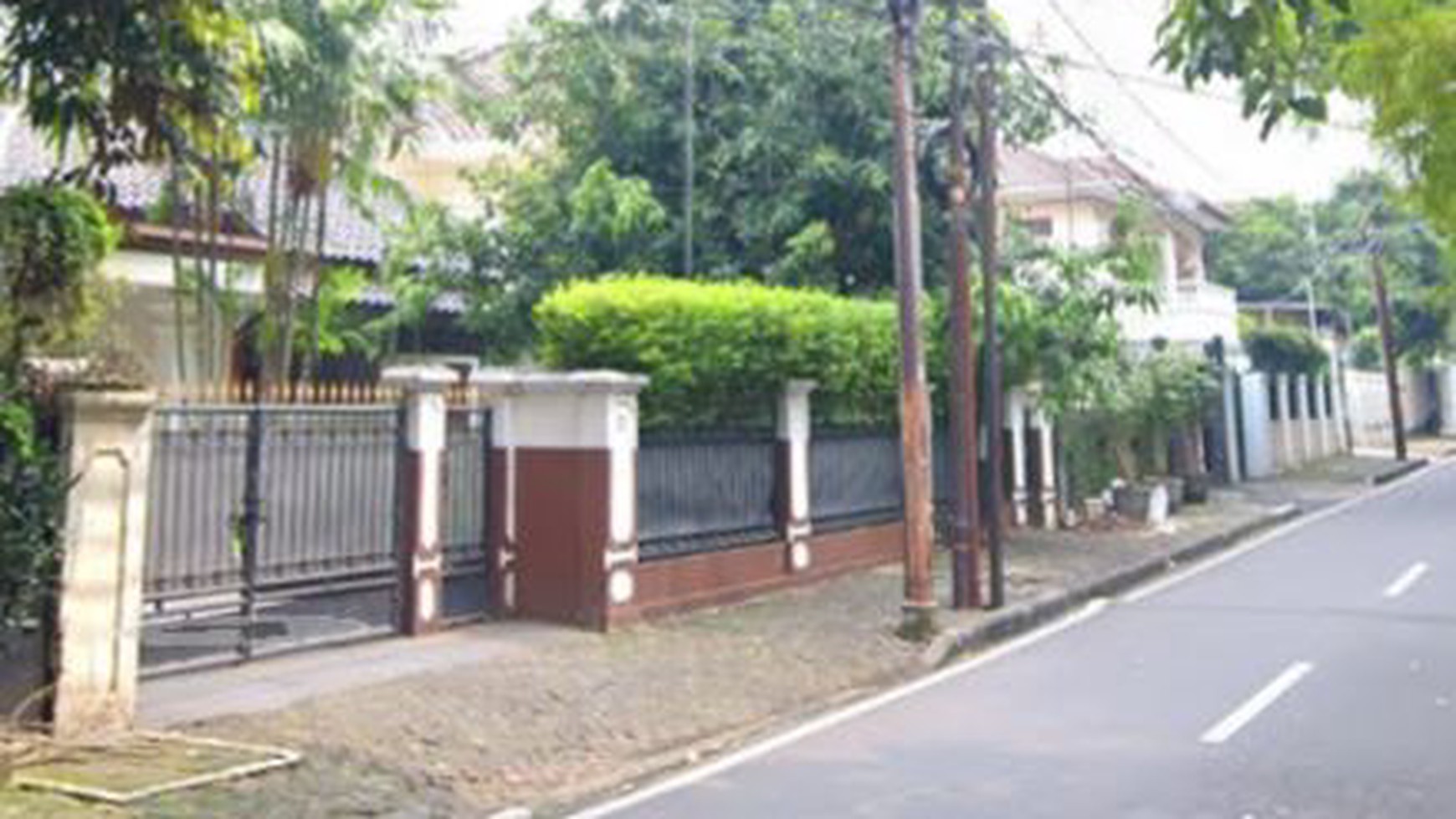 Rumah Tenang & Prestige di Menteng Dekat Taman