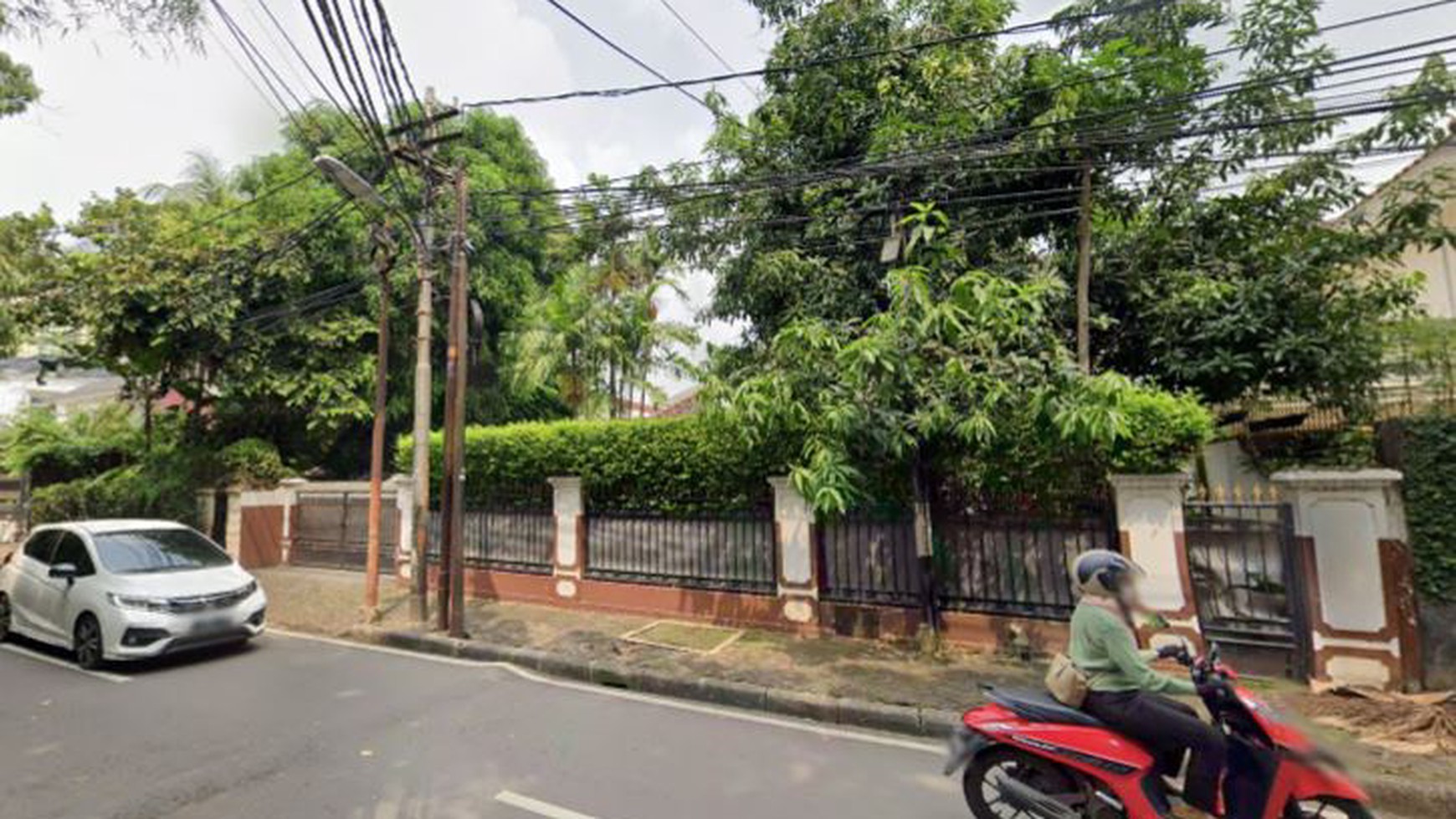 Rumah Tenang & Prestige di Menteng Dekat Taman