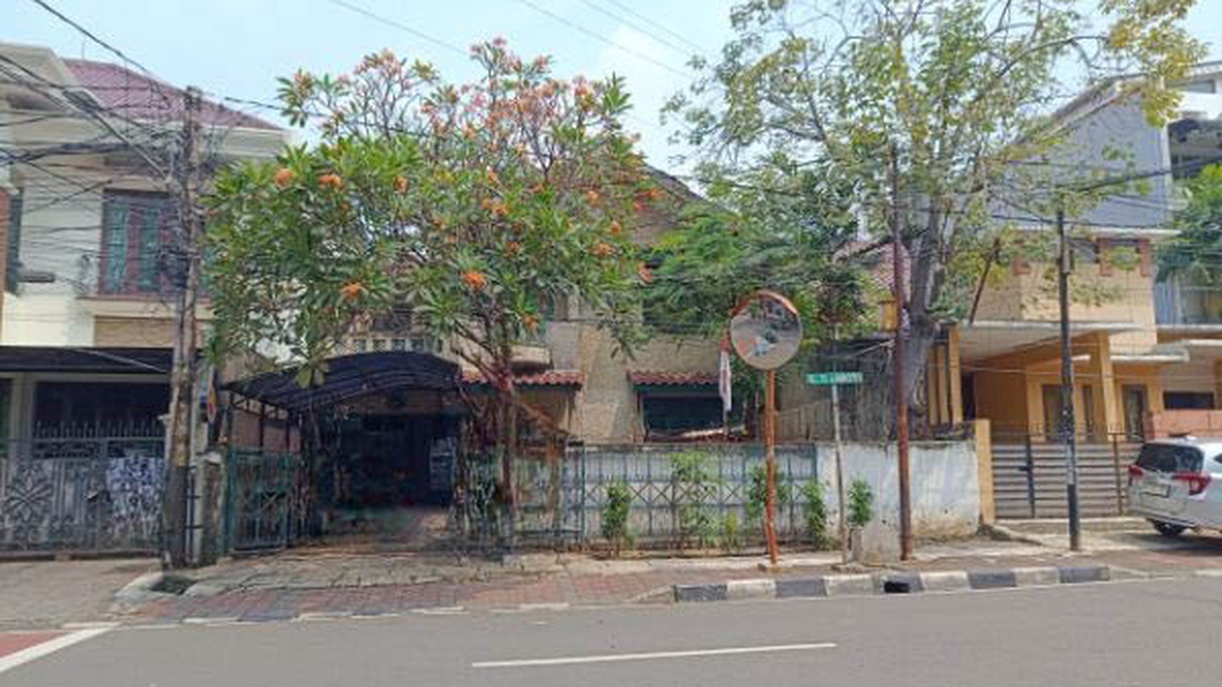 Rumah Lama Hitung Tanah, Jl Danau Limboto, Benhil, Luas 274m2