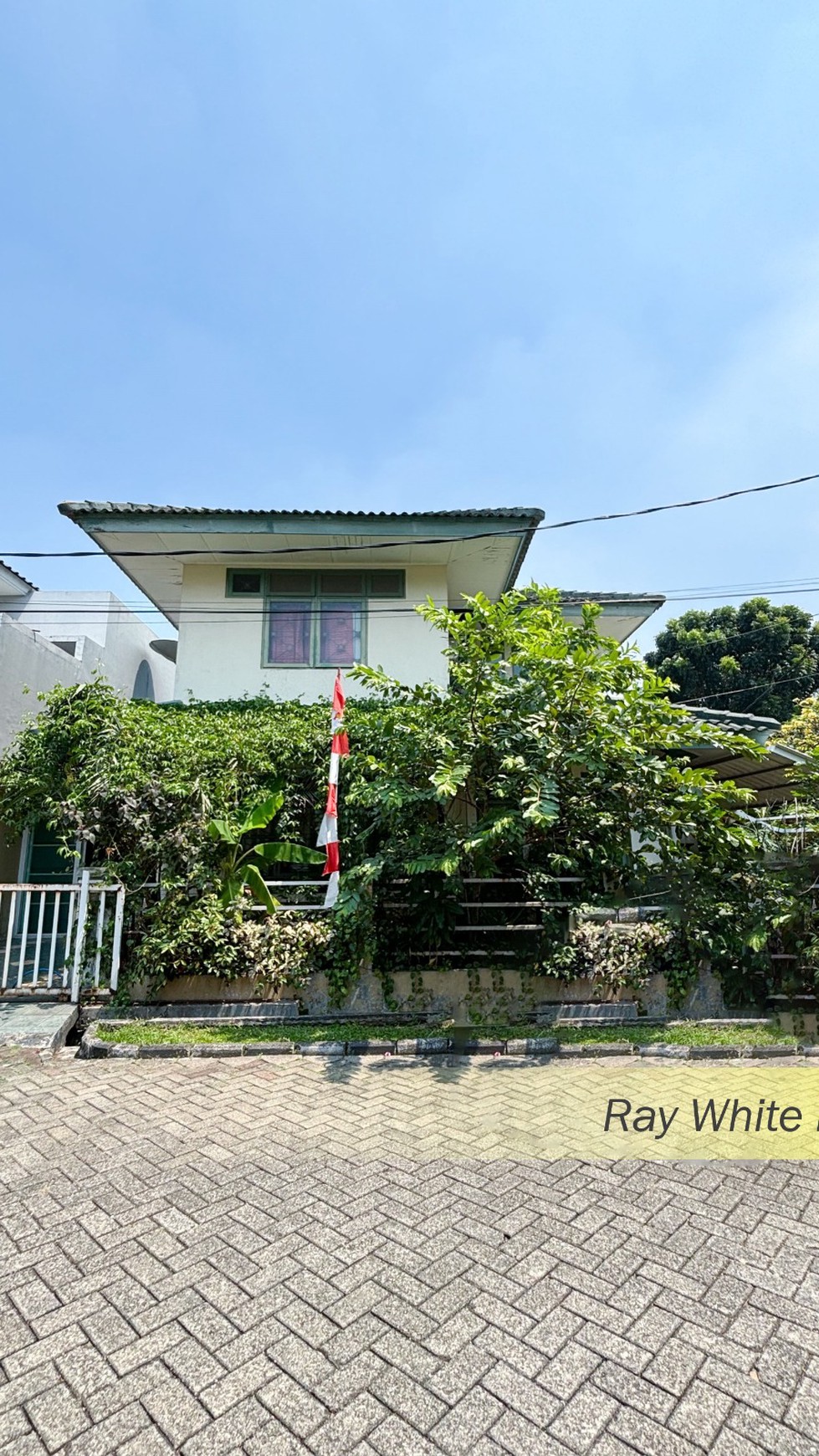 RUMAH SEMI FURNISH DALAM KOMPLEK POSISI HOOK SENAYAN BINTARO JAYA, TANGERANG SELATAN #CH