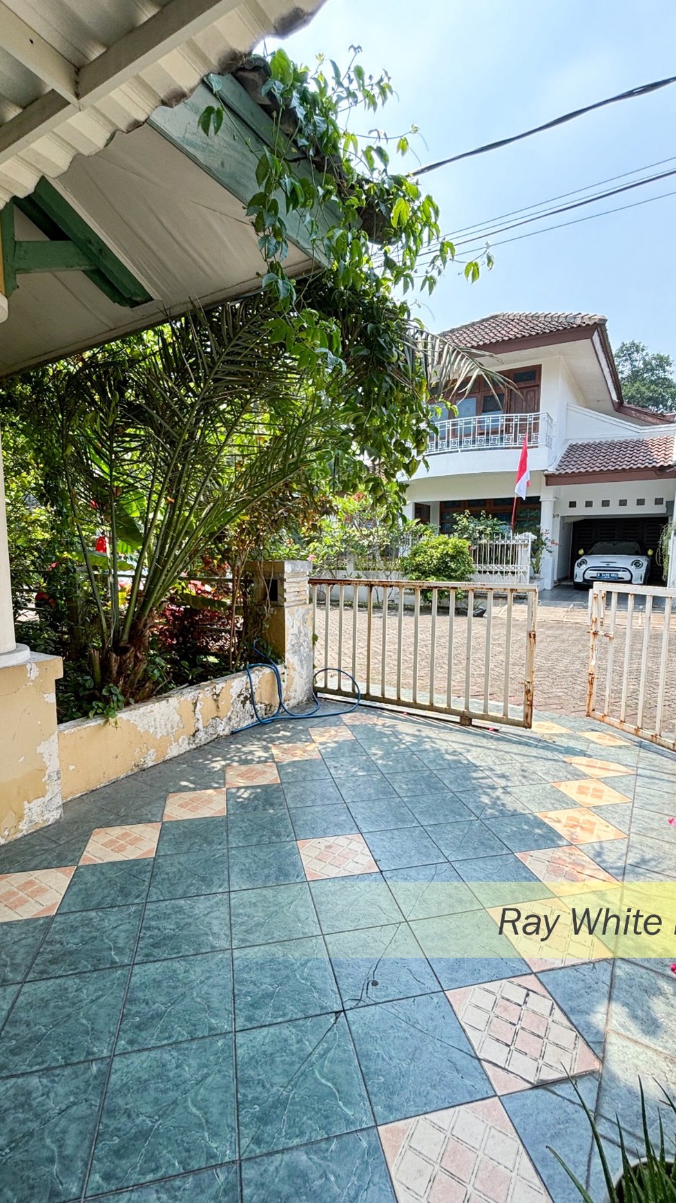 RUMAH SEMI FURNISH DALAM KOMPLEK POSISI HOOK SENAYAN BINTARO JAYA, TANGERANG SELATAN #CH