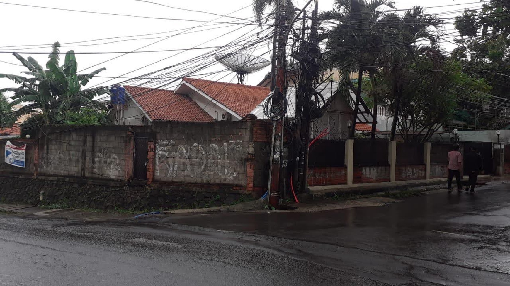 Rumah Dengan Pekarangan Luas dan Lokasi Strategis, Cocok Untuk Usaha