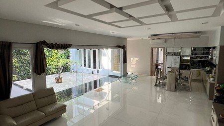 Rumah mewah 3 lantai semi furnish di kawasan elit Artha Gading Kelapa Gading