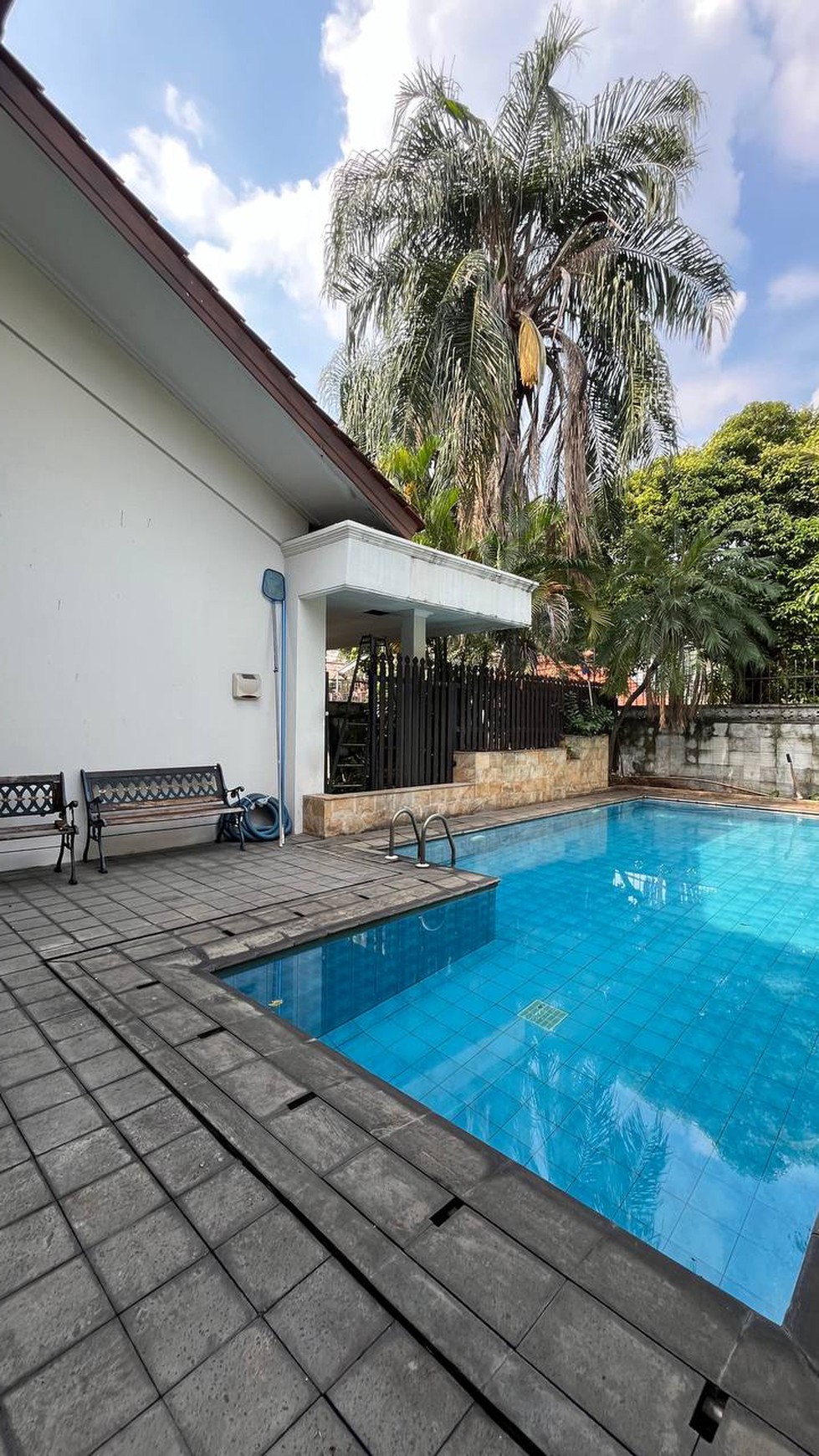 Luxury and huge house suitable for embassy in Senopati area