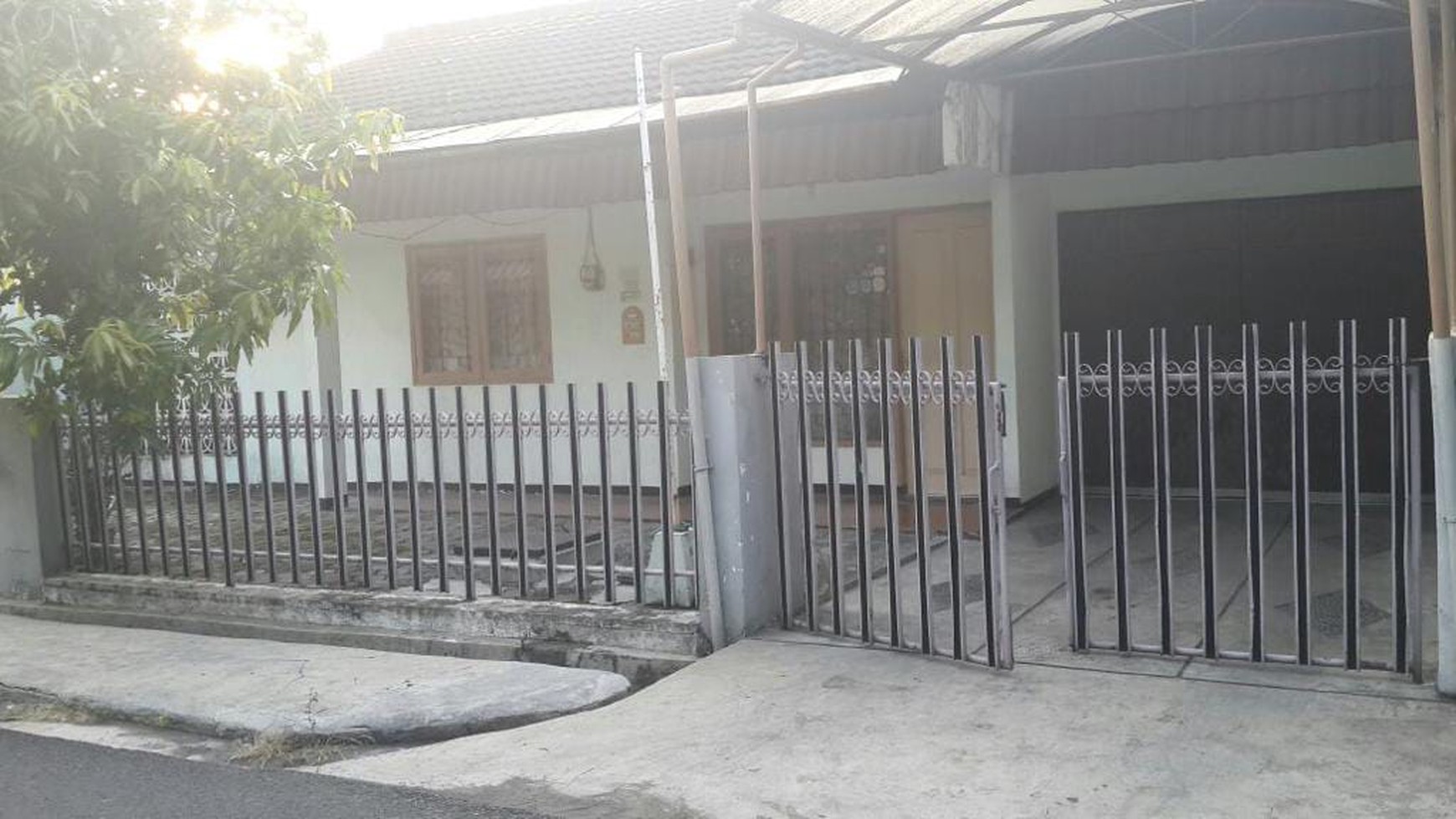 Rumah Strategis  Kutisari Indah Area Kampus UK Petra Surabaya Row Jalan Lebar