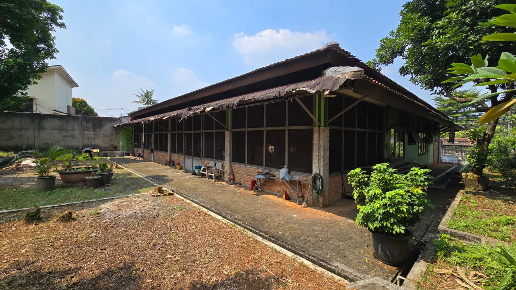 Rumah Halaman Luas di Bintaro