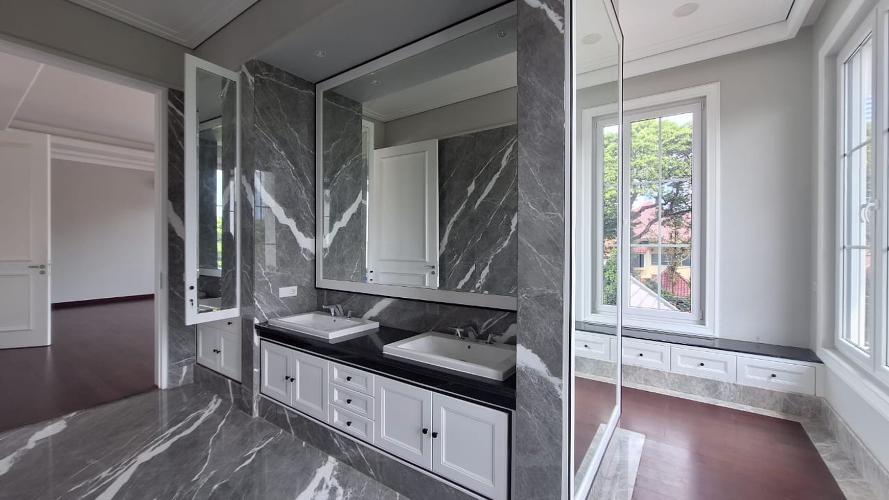 Rumah Hitung Tanah Area Cipete