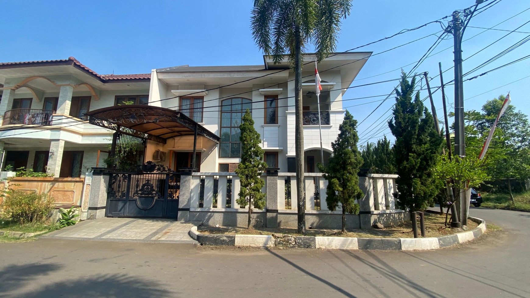 RUMAH MEWAH POSISI HOOK FULL FURNISHED DI TAMAN LAGUNA CIBUBUR