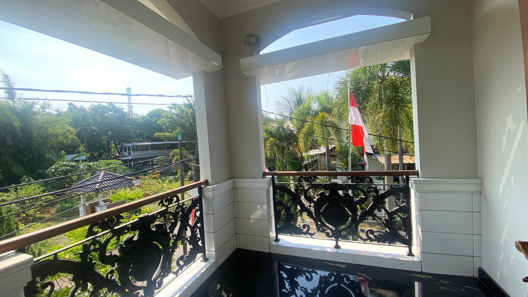 RUMAH MEWAH POSISI HOOK FULL FURNISHED DI TAMAN LAGUNA CIBUBUR