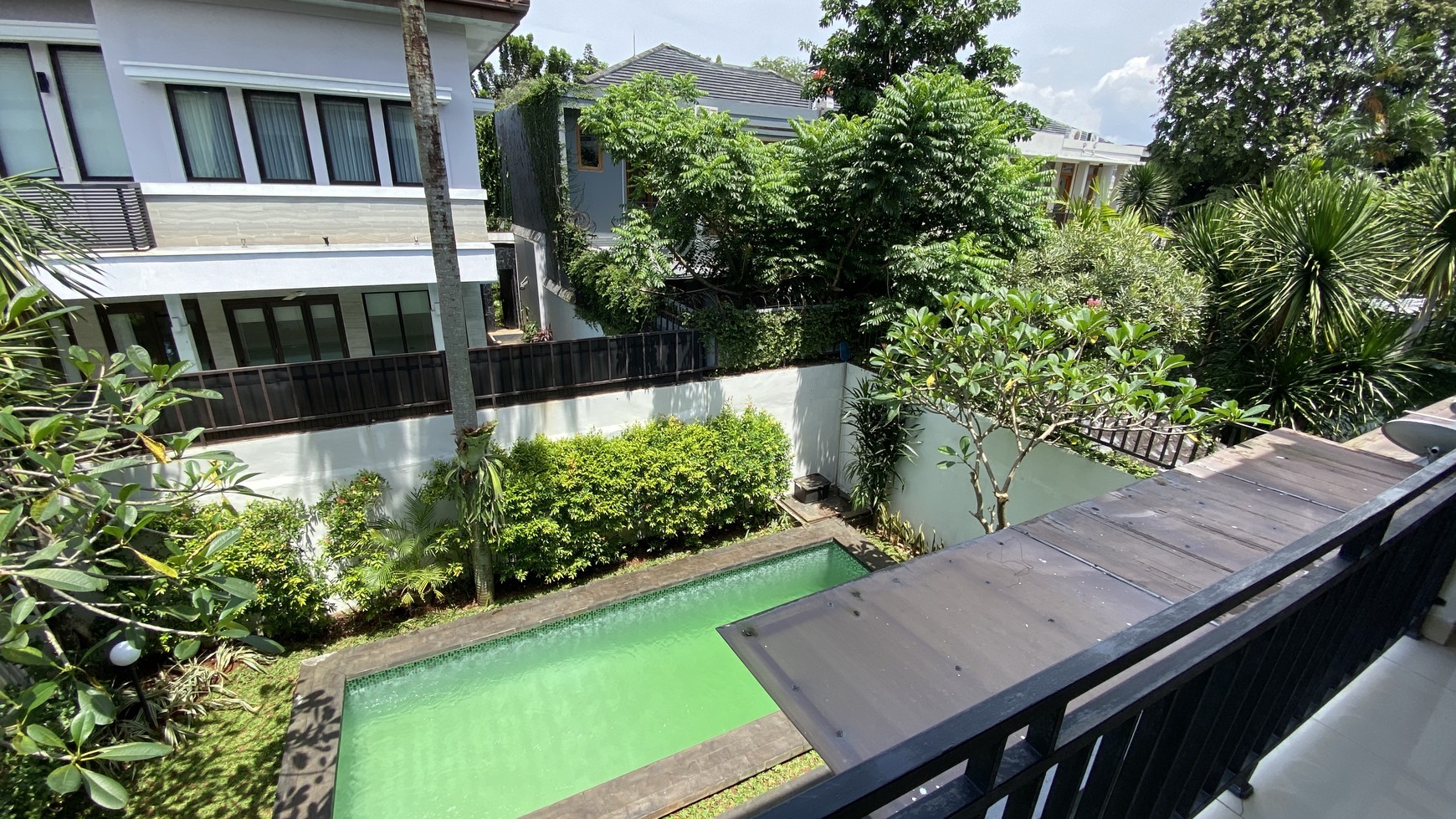 Modern and cozy house in kemang area