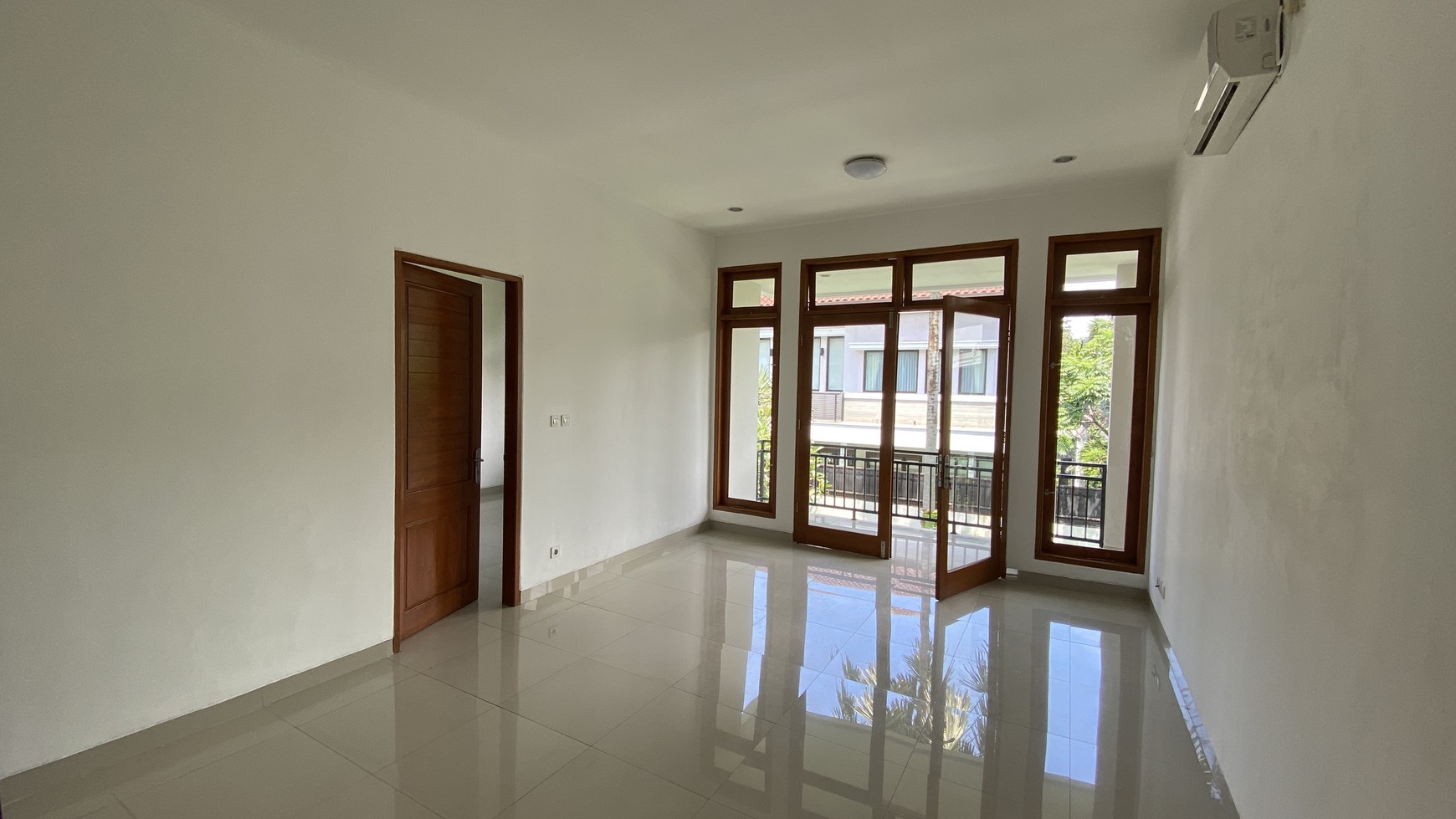 Modern and cozy house in kemang area