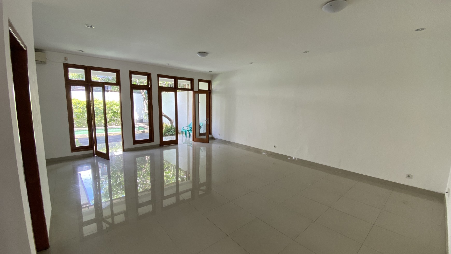 Modern and cozy house in kemang area