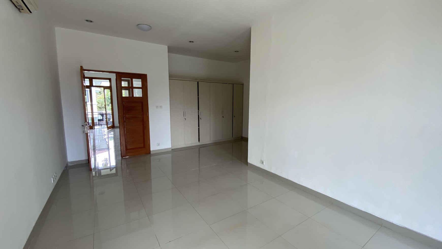 Modern and cozy house in kemang area