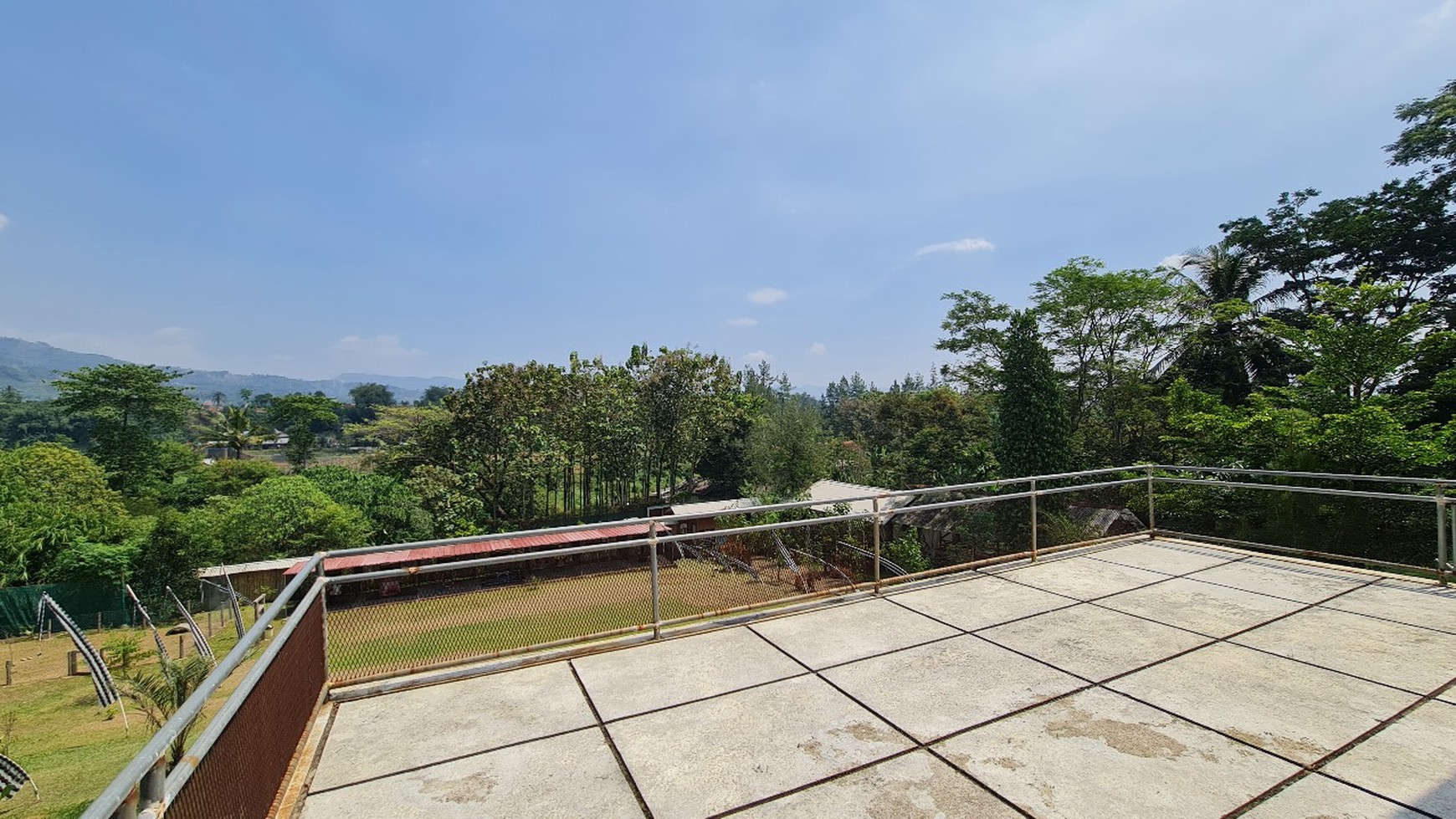 Villa Luas Dijual dengan Harga Tanah saja dengan Aliran Sungai Gunung Puntang di Banjaran, Bandung 